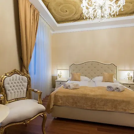 Square Heritage Hotel