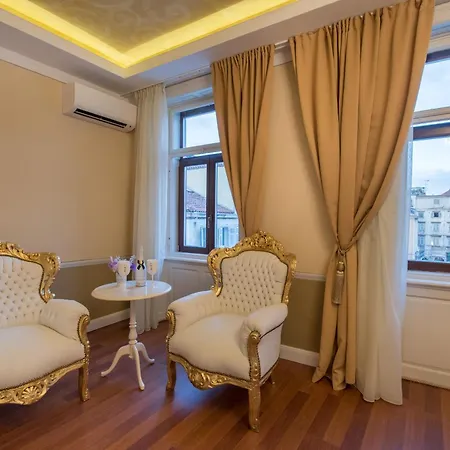 Square Heritage Hotel