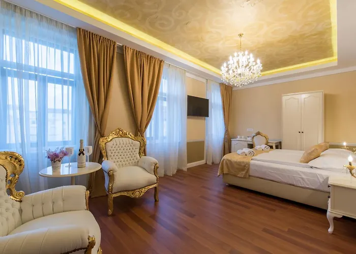 Square Heritage Hotel 4*