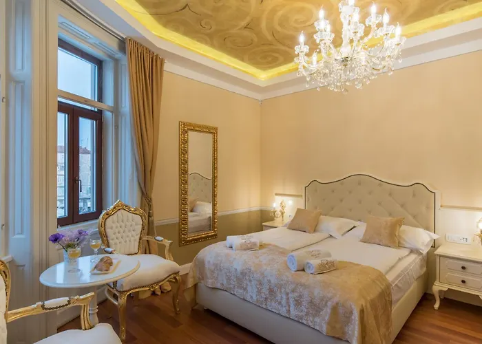 Square Heritage Hotel