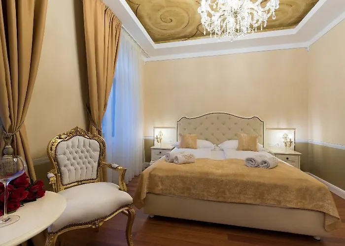 Square Heritage Hotel