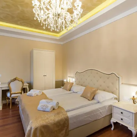 Square Heritage Hotell 4*