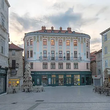 Отель Square Heritage