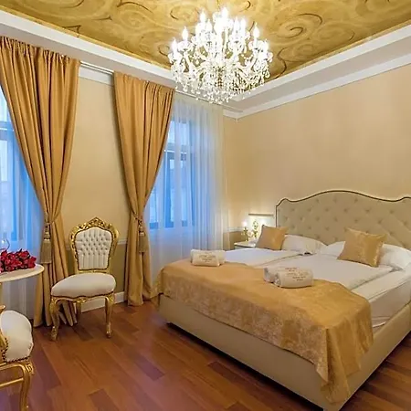Square Heritage Отель