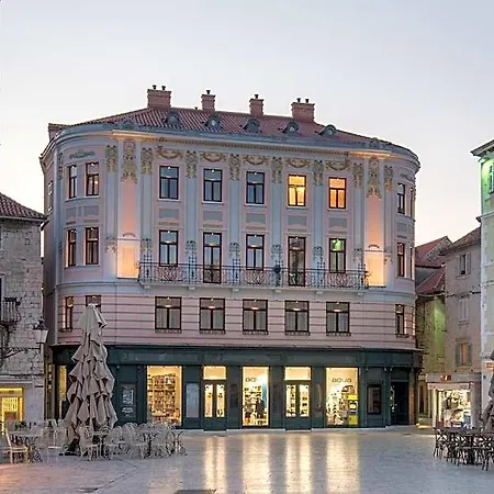 Square Heritage Hotel 4*