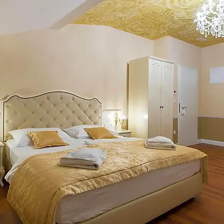 Square Heritage Hotel 4*